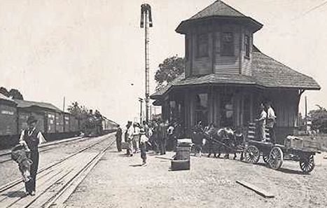 GTW Bellevue Depot with train